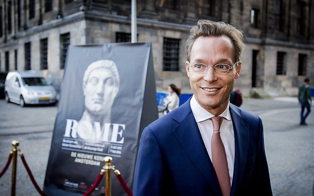 Prins Jaime komt aan bij de Nieuwe Kerk in Amsterdam. beeld ANP