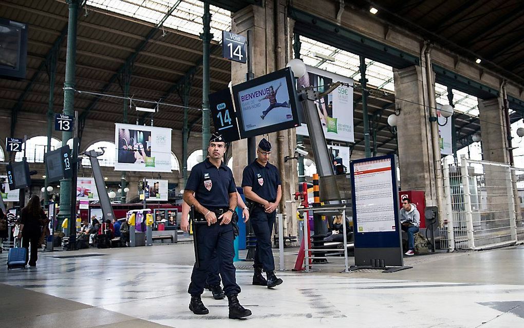 Het Parijse station Gare du Nord is vrijdag korte tijd ontruimd geweest nadat in de bagage van een Britse passagier een granaat was gevonden.  beeld EPA