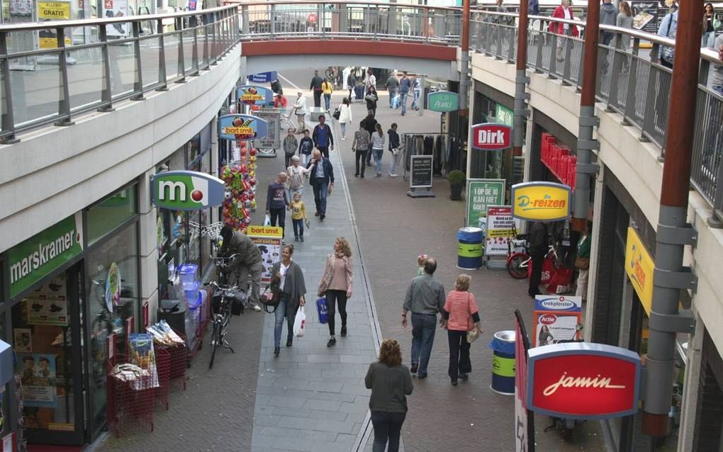 Winkelcentrum De Meent in Papendrecht. Steeds meer Papendrechtse bedrijven zijn op zondag dicht. beeld André Bijl