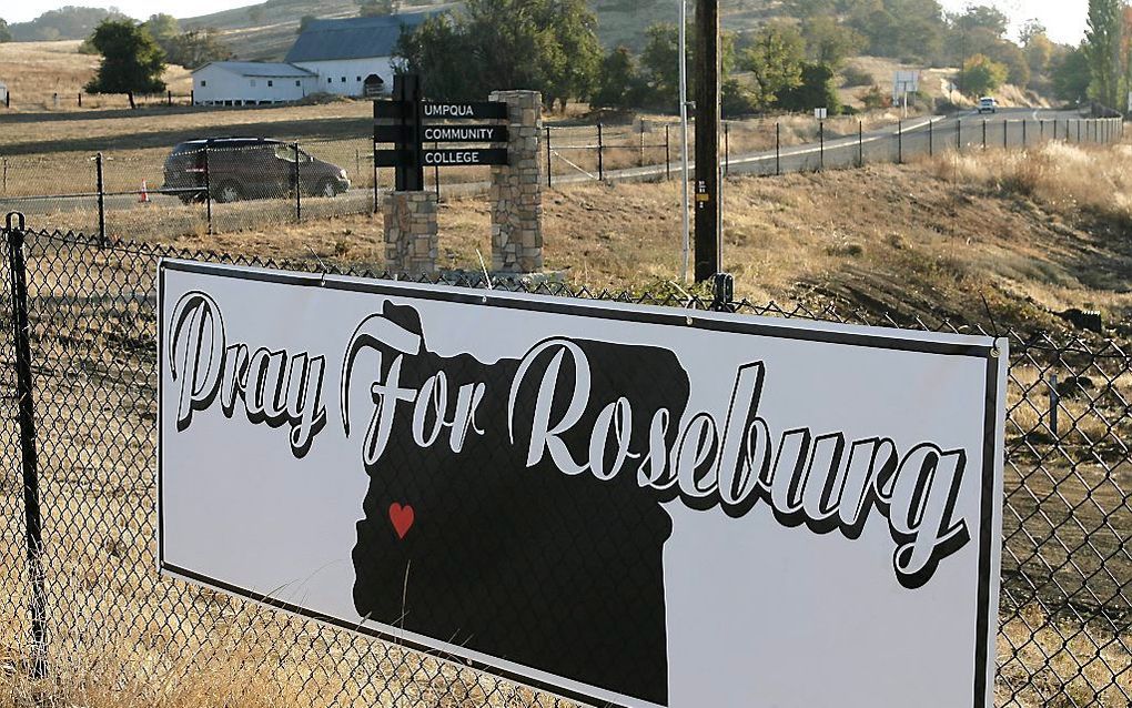 De Amerikaanse president Barack Obama gaat vrijdag naar Roseburg om te praten met families van slachtoffers van de schietpartij op een school in die plaats donderdag. beeld AFP