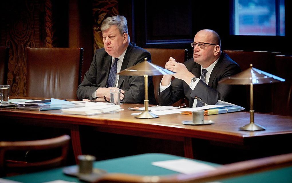 Oud-minister Ivo Opstelten (L) en oud-staatssecretaris Fred Teeven. beeld ANP