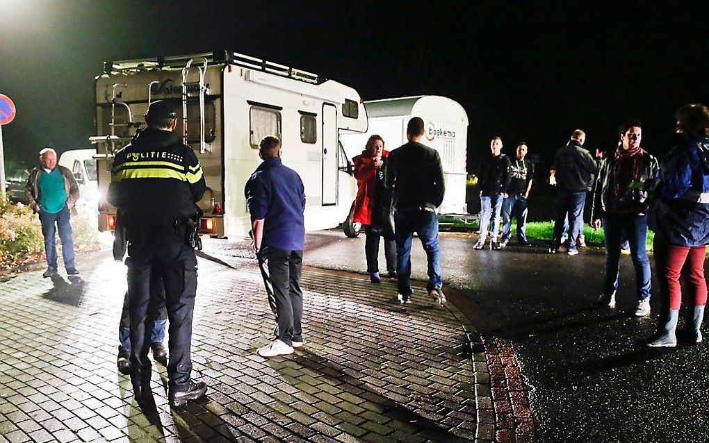 Bewoners blokkeren een weg in Oranje. Beeld ANP