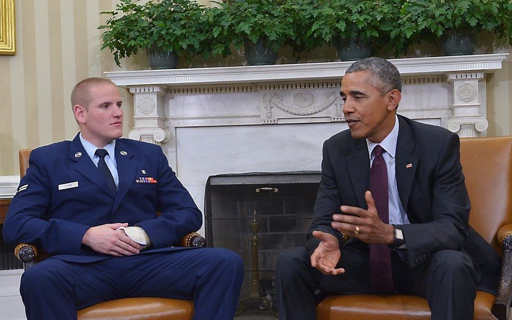 Stone op bezoek bij president Obama. Beeld AFP