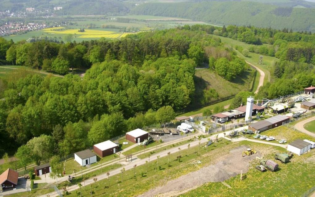 Grensmuseum Schifflersgrund bij Bad Sooden-Allendorf, gezien vanaf Oost-Duitse kant. In het dal de eigenlijke grens, een hoog stalen hekwerk dat onder stroom stond.  Beeld Grenzmuseum Schifflersgrund