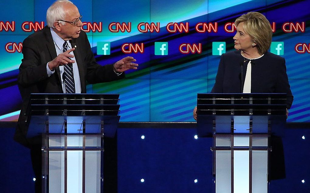 Clinton en Sanders in debat. Beeld EPA