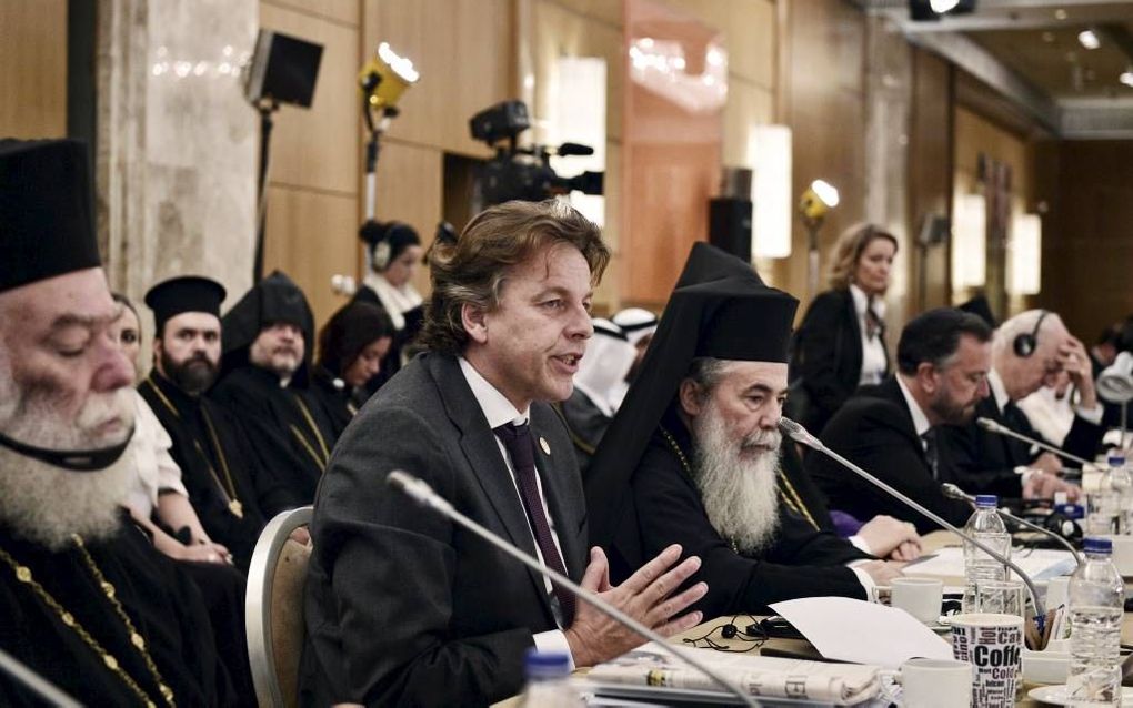 ATHENE. De Nederlandse minister Koenders was gisteren een van de sprekers op een bijeenkomst van religieuze leiders die de situatie van christenen in het Midden-Oosten bespraken.  beeld AFP