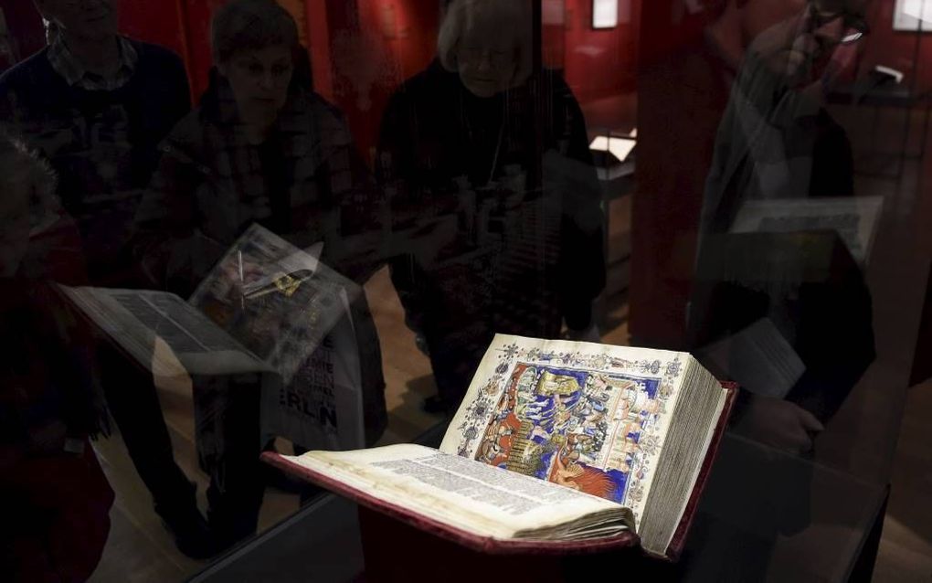 BERLIJN. Een van de topstukken op een expositie in Berlijn is de zogeheten Hamiltonbijbel. De Bijbel is te zien in het Kupferstichkabinett (museum voor kopersnijwerk) in de Duitse hoofdstad.  beeld AFP