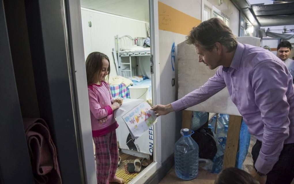 CU-Kamerlid Voordewind bezocht in de Iraakse stad Erbil vluchtelingenkampen en sprak daar ook met kinderen. beeld Anne Paul Roukema