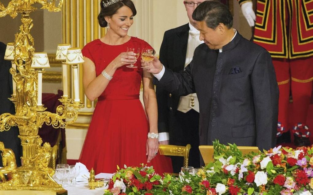 De Chinese president toast tijdens het staatsbanket met prinses Catherine, de echtgenote van prins William. beeld EPA