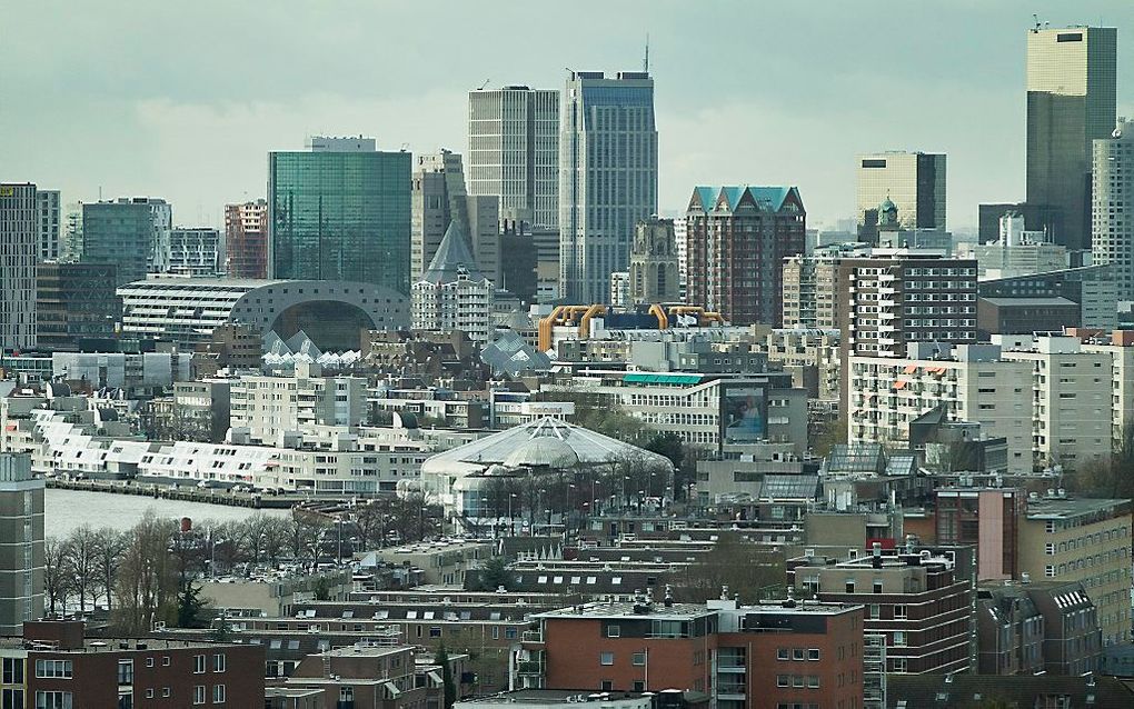 Rotterdam; in het midden de Grote of Sint-Laurenskerk. beeld RD, Henk Visscher