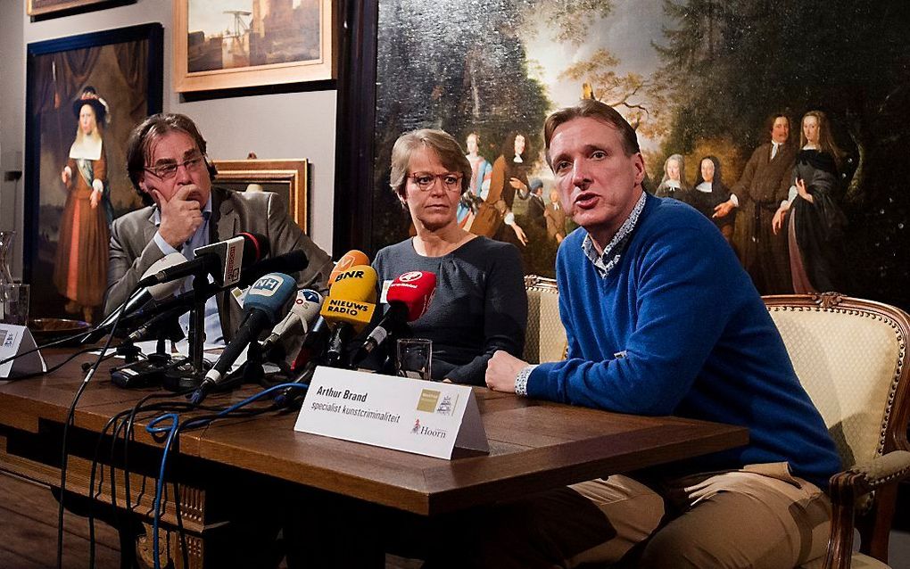 Een persconferentie vorig jaar over de in 2005 geroofde kunst uit het West-Fries Museum in Hoorn (vlnr): Ad Geerdink, directeur van het Westfries Museum, Y. van Mastrigt, burgemeester van Hoorn, en Arthur Brand, specialist in kunstcriminaliteit. beeld ANP