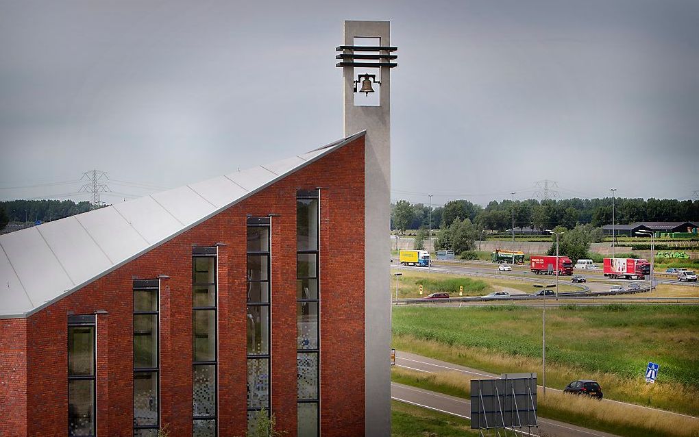 De Boazkerk van de gereformeerde gemeente te Sliedrecht -langs de A15- wordt de komende maanden verbouwd. beeld RD, Henk Visscher