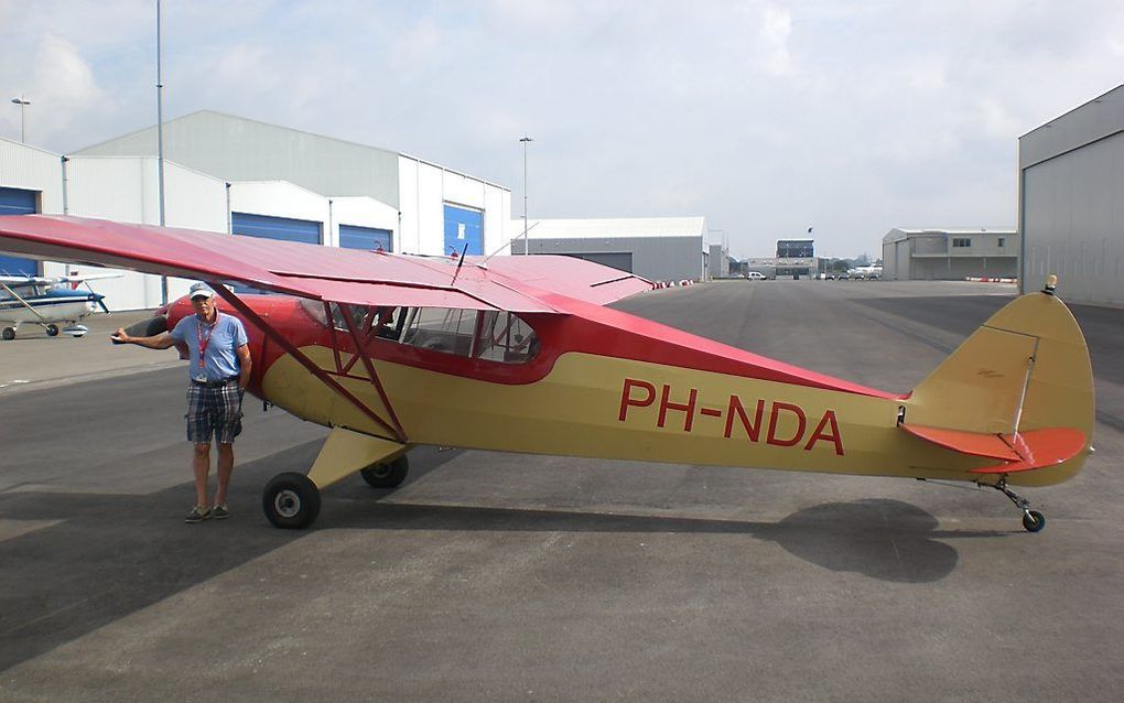 De 70-jarige Arnoud Schreiner maakte zaterdag vanaf Rotterdam Airport een vlucht met zijn toestel, dat bijna even oud is als hijzelf, namelijk 69 jaar, Het gaat om een uit 1947 daterende Piper PA-12 Super Cruiser, het enige toestel van dit type in Nederla