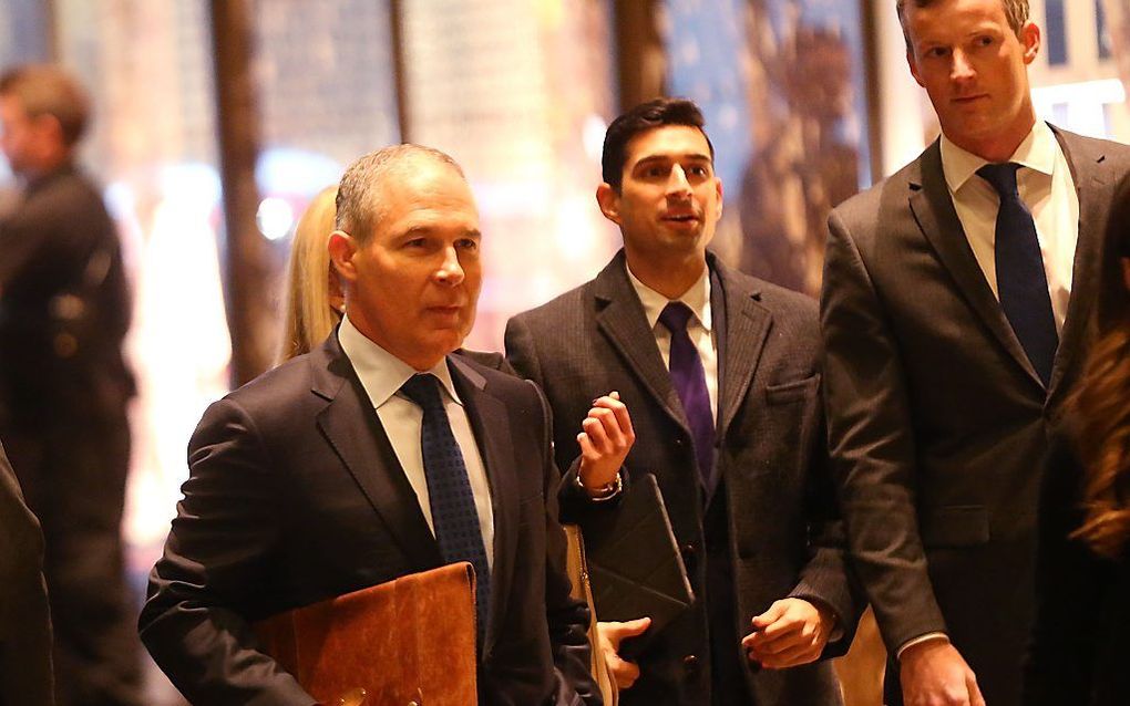 Scott Pruitt (L). beeld AFP