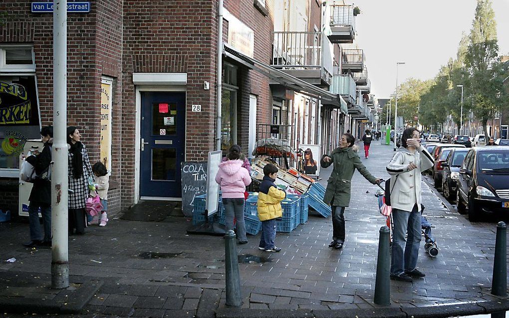 „Als iedereen in een wijk net zo leeft als jij, relateer je je eigen problemen niet zo snel aan armoede.” beeld RD, Anton Dommerholt