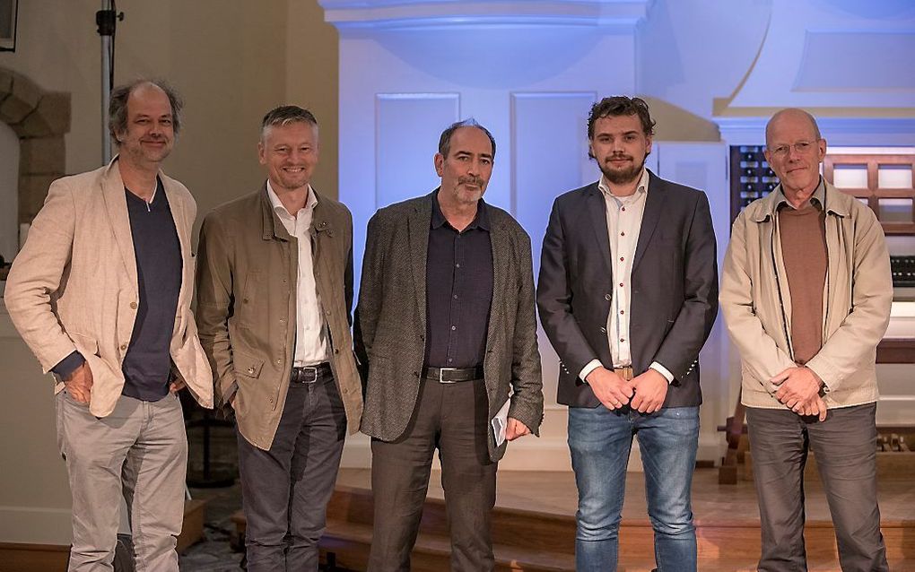 Evan Bogerd (25) uit Hasselt (tweede van rechts) is winnaar van de nationale voorronde van de 52e editie van het Internationaal Orgelimprovisatieconcours in Haarlem.