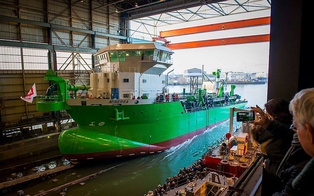 Tewaterlating van een baggerschip bij de werf van Royal IHC in Kinderdijk. Het scheepsbouwconcern boekt dit jaar een miljoenverlies. beeld Cees van der Wal