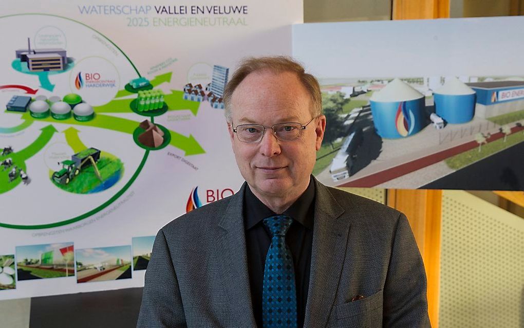 Bert van Vreeswijk geeft nog drie uur per week scheikunde op het Van Lodenstein College in Amersfoort. Hij heeft er inmiddels bijna 40 jaar opzitten.  beeld RD, Anton Dommerholt