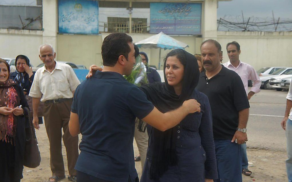 Nadarkhani (l.) met zijn vrouw in 2012, bij zijn vrijlating uit de gevangenis in Rasht. beeld Christian Solidarity Worldwide