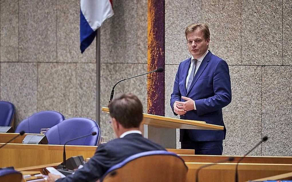 CDA-Kamerlid Omtzigt en premier Rutte tijdens het debat over de uitkomst van de Europese Top inzake het herstelfonds. beeld ANP, Phil Nijhuis