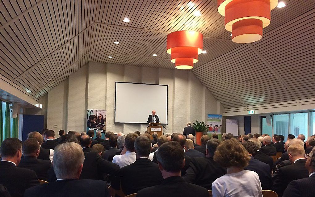 Ds. De Wit tijdens de opening van de Haamstedeconferentie. beeld RD