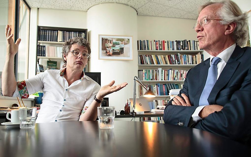 Syp Wynia (r.) en prof. dr. Leo Lucassen. beeld Eran Oppenheimer