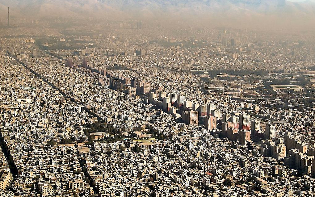 Luchtfoto van de Iraanse hoofdstad Tehran. beeld David Astley