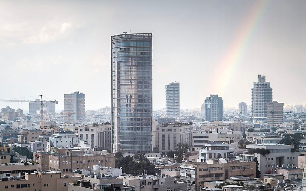 Een regenboog boven Tel Aviv. beeld iStock