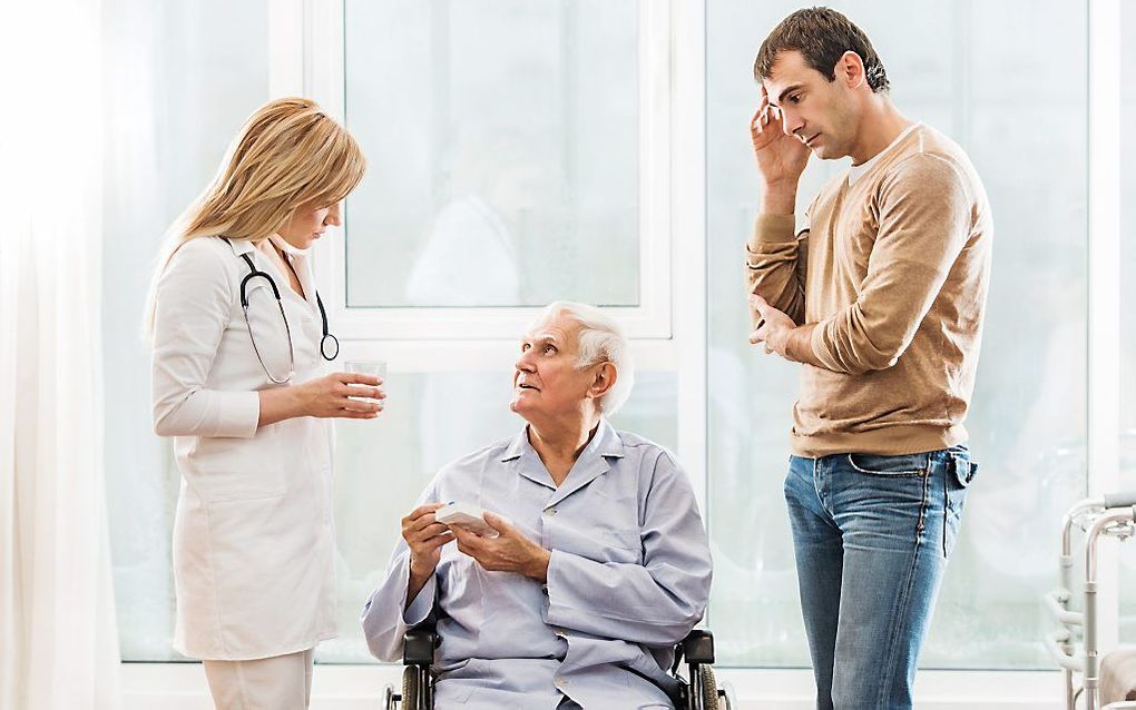 Pas als je luistert om te begrijpen, en niet om te antwoorden, voelt de ander zich gehoord. Dit vraagt luistervaardigheidstraining.  beeld iStock