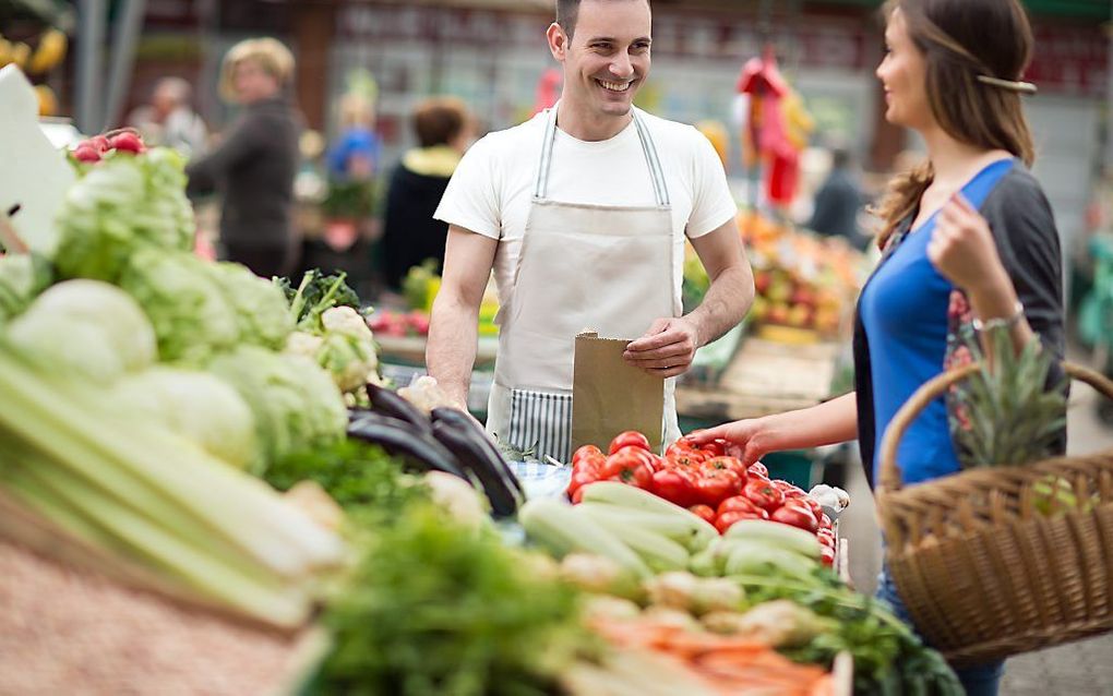 „Komt verandering naar verantwoord produceren van de bewuste consument die in vrijheid eigen keuzes maakt? Of van de overheid die regulerend optreedt?” beeld iStock