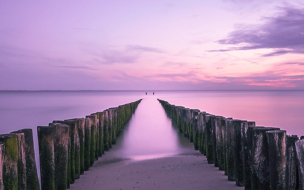 „De Bijbel spreekt niet over een lijn van eeuwigheid – tijd – eeuwigheid, maar over de eeuwige God.” beeld iStock