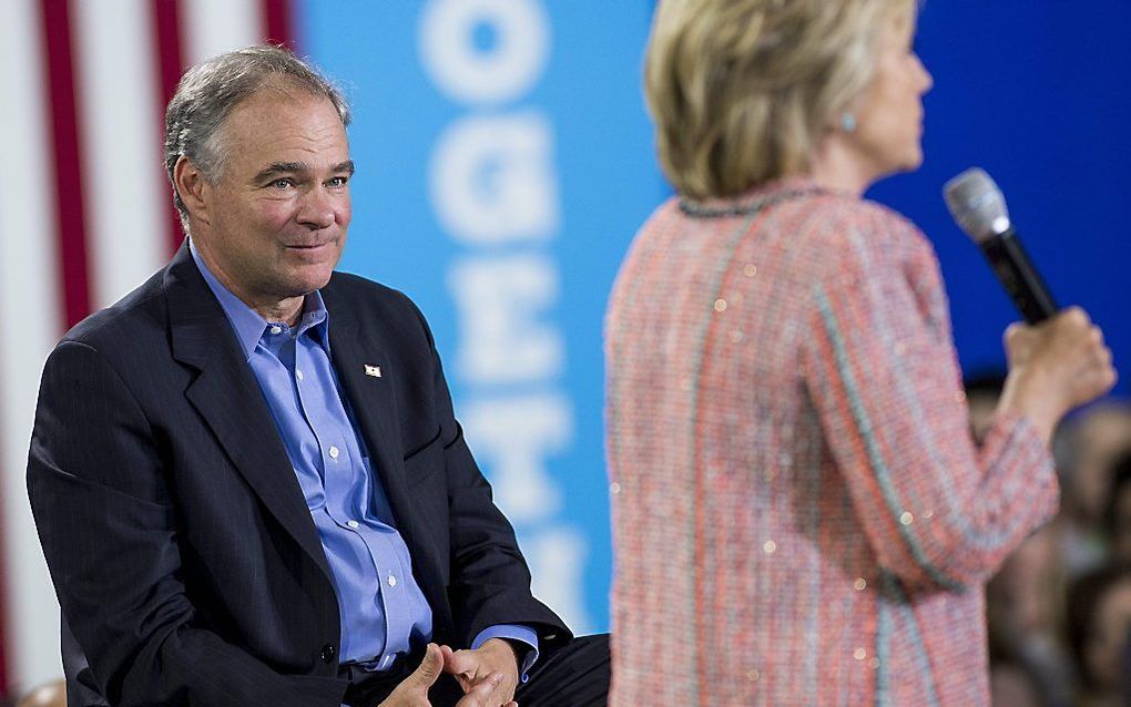 Tim Kaine en Hillary Clinton. beeld AFP