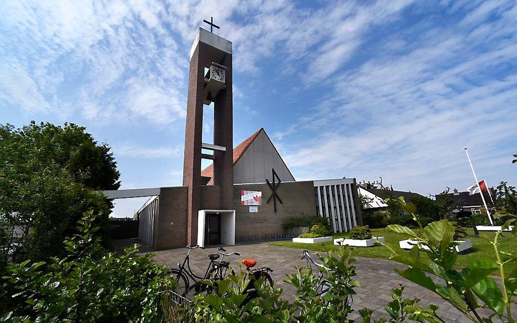 De oorspronkelijk gereformeerde Rotondekerk in het Friese Zwaagwesteinde is verkocht. In het bedehuis komen op termijn appartementen. beeld Marchje Andringa