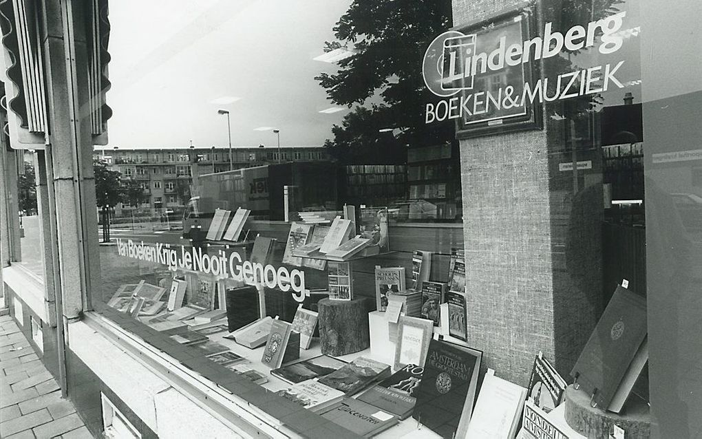 Boekhandel Lindenberg in vroeger jaren. beeld RD