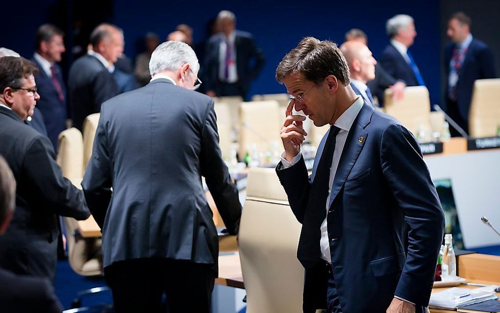 Premier Mark Rutte in gesprek met de pers tijdens de tweede dag van de NAVO-top in Warschau. beeld ANP