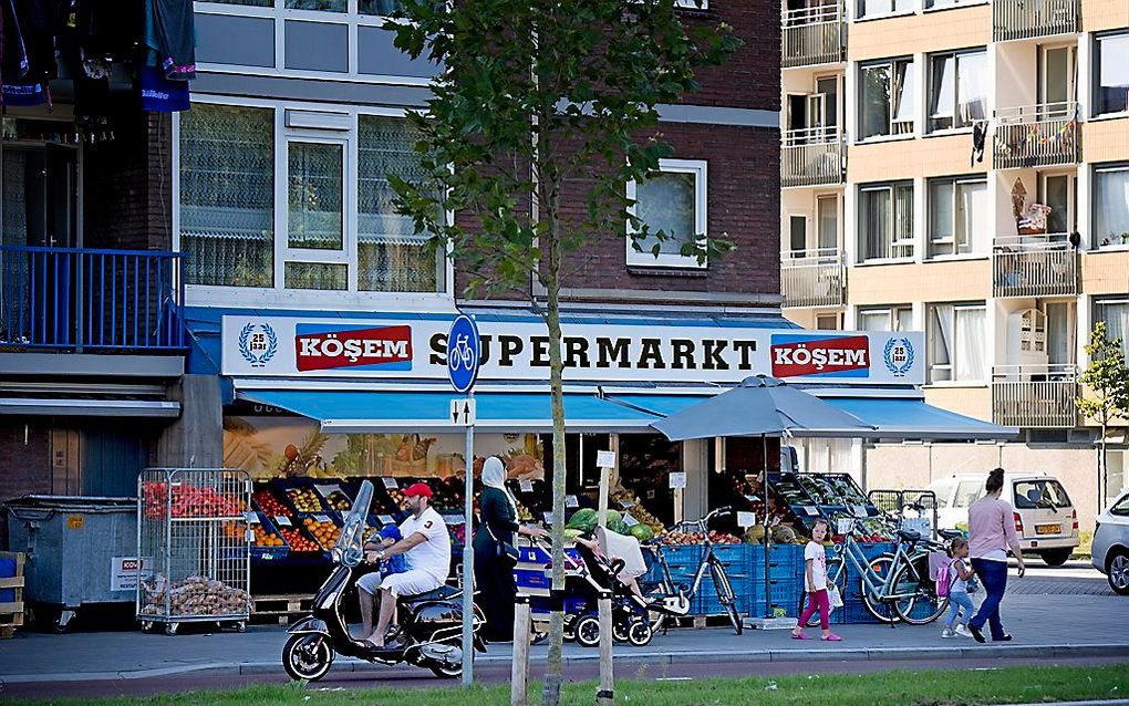 Straatbeeld uit de wijk Poelenburg in Zaandam waar jongeren voor onrust zorgen door overlast en intimidatie. beeld ANP