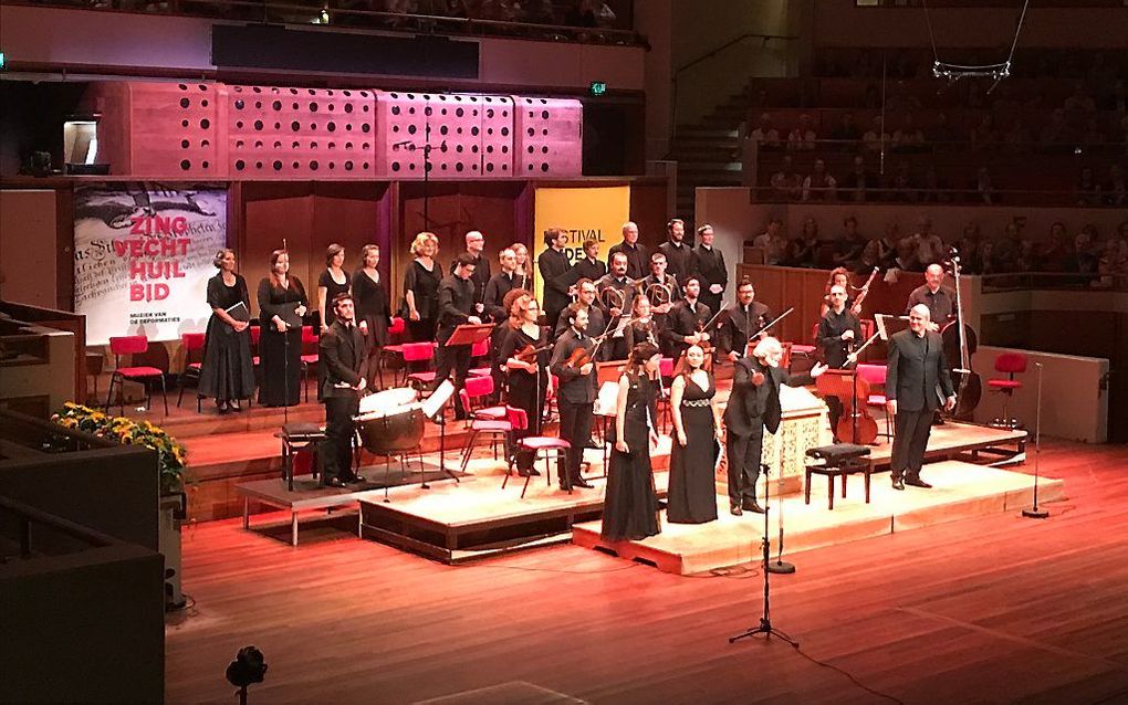 Einde van het openingsconcert van het Festival Oude Muziek, vrijdagavond in TivoliVredenburg. beeld RD