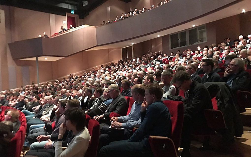 De informatieavond van agrarisch adviesbureau Van Westreenen trok maandag zo'n 450 boeren uit wijde omgeving naar het Barneveldse Schaffelaartheater. beeld Van Westreenen