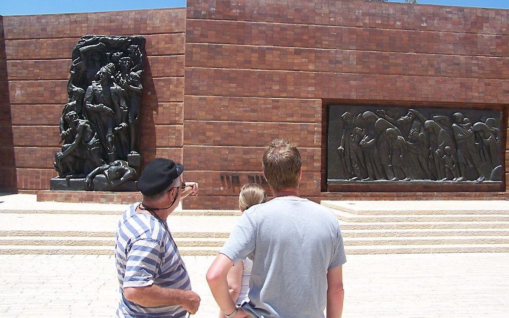 Herdenkingsmuur in Yad Vashem. beeld RD