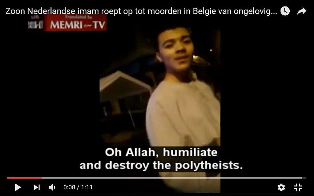 Beeld uit video van de zoon van de imam. beeld Youtube