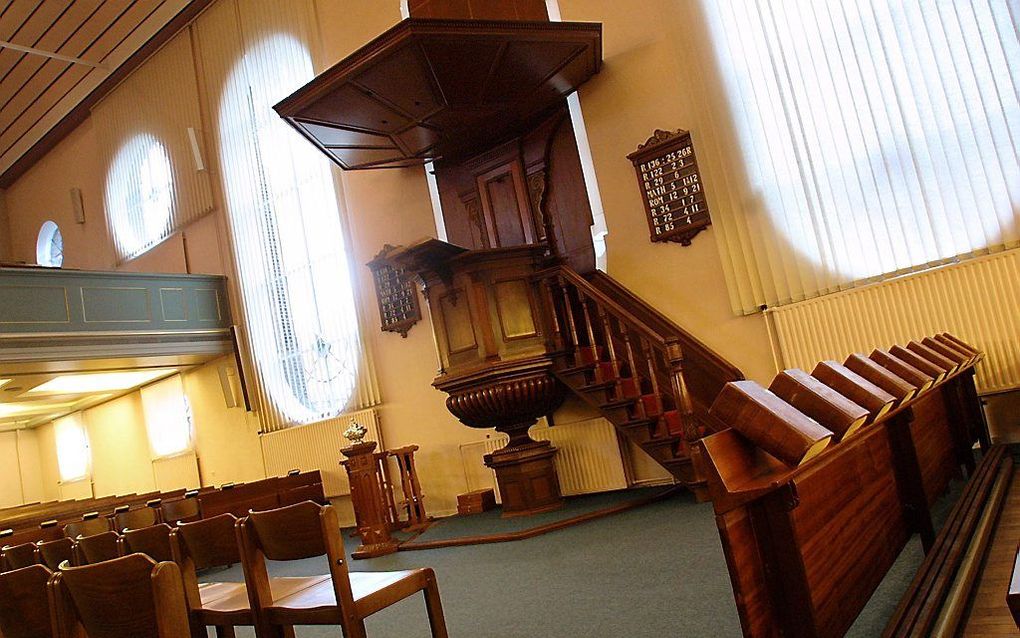 Ds. B. C. Haverkamp doet intrede in hervormd Giessendam/Nederhardinxveld