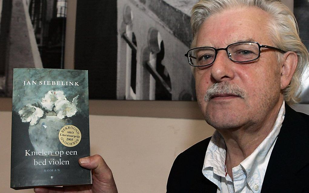 Siebelink werkt aan vervolg op ”Knielen op een bed violen”