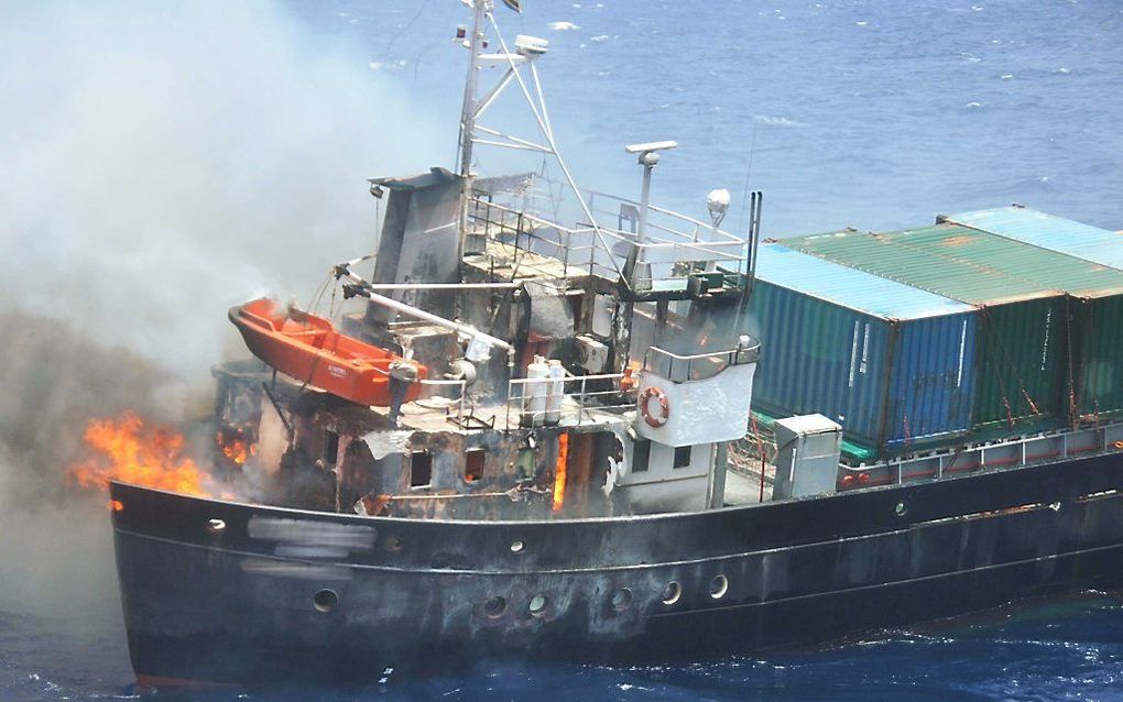 Marine Redt Bemanning Die Eigen Schip Laat Zinken