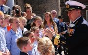 Leerlingen van groep 7 van de Rehobothschool uit Barendrecht waren eregast bij de Veteranendag. De school won een landelijke fotowedstrijd van het Nationaal Comité Veteranendag. De leerlingen overhandigden de foto zaterdag aan koning Willem-Alexander. bee