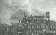 De brandende Notre-Dame van Reims, in 1914. beeld J. Serpe, Reims, uit boek ”Die brennende Kathedrale"