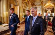 Koning Willem-Alexander, groothertog Henri van Luxemburg en de Belgische koning Filip (v.l.n.r.) voorafgaand aan de groepsfoto tijdens de viering van de zestigste verjaardag van het samenwerkingsverband tussen Nederland, Belgie en Luxemburg (Benelux). bee