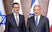 De Israëlische premier Netanyahu (r.) en zijn Poolse collega Morawiecki liggen overhoop over uitlatingen van Netanyahu over Poolse betrokkenheid bij de Holocaust. beeld EPA, Pawel Supernak