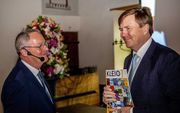 Koning Willem-Alexander en VGN-voorzitter Ton van der Schans. beeld ANP