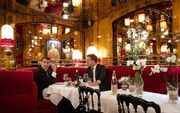 Rutte en Macron dineren in restaurant La Rotonde in Parijs. beeld ANP
