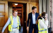 Premier Rutte ontvangt gele hesjes, beeld ANP, Robin van Lonkhuijsen.